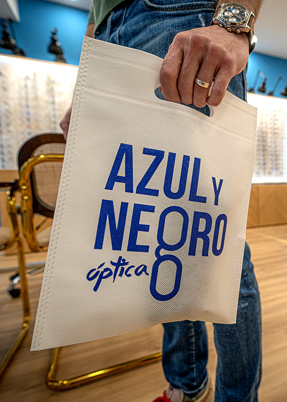optica-azul-y-negro-12